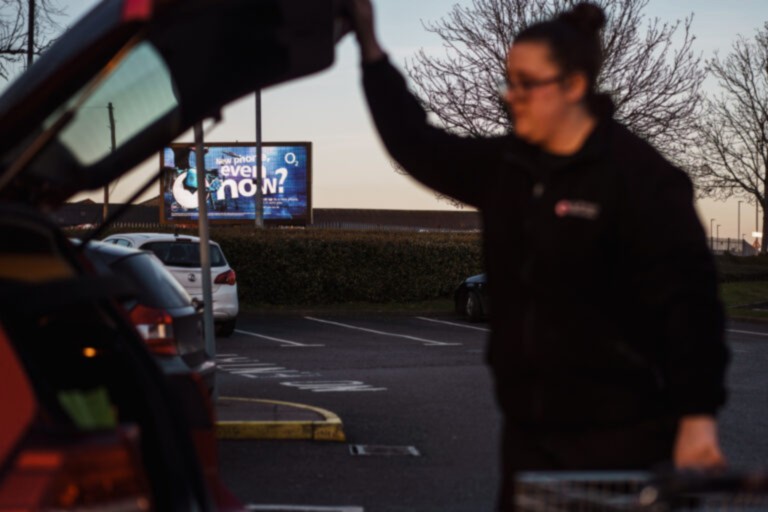 O2 advertisement - car boot